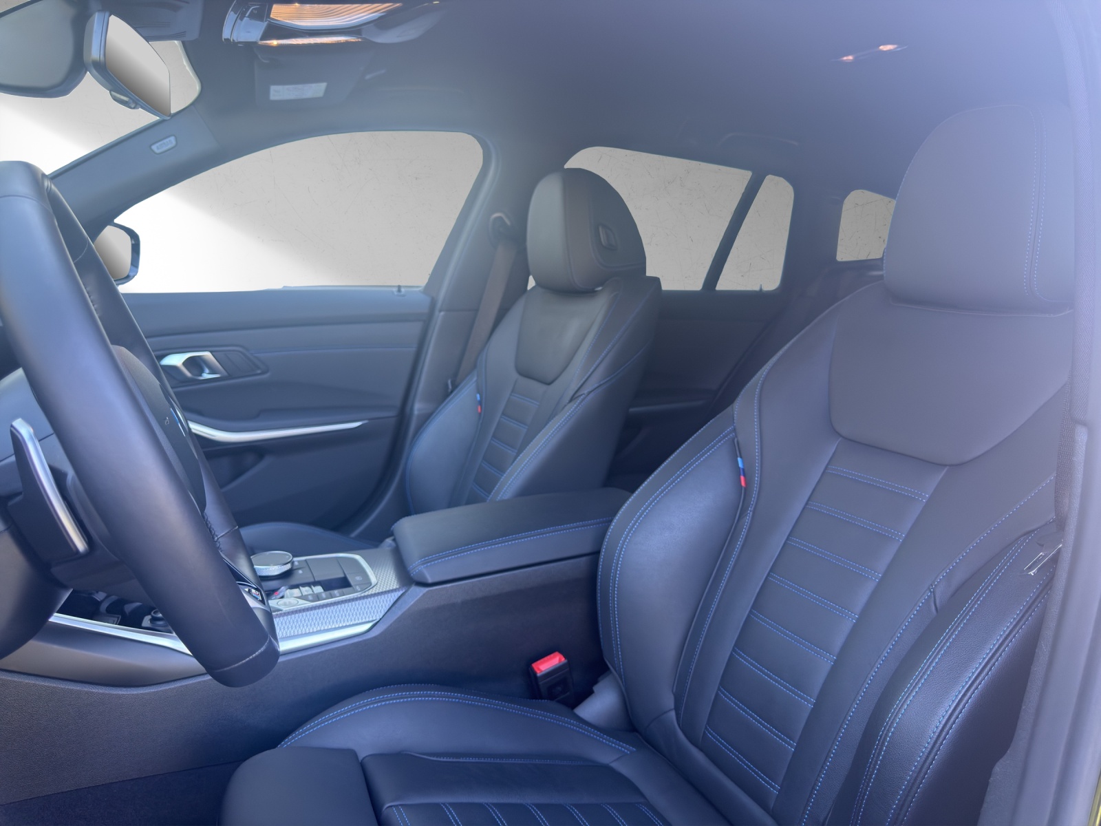 BMW 330e x DriveTouring Steptronic M Sport-image-15