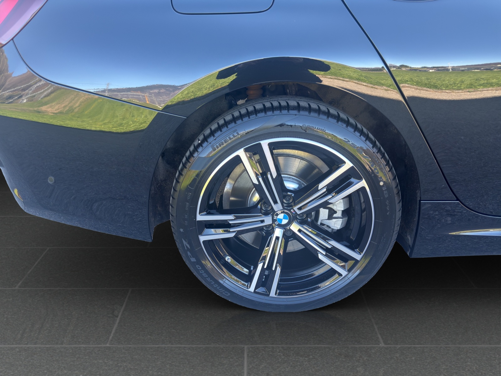 BMW 330e x DriveTouring Steptronic M Sport-image-10