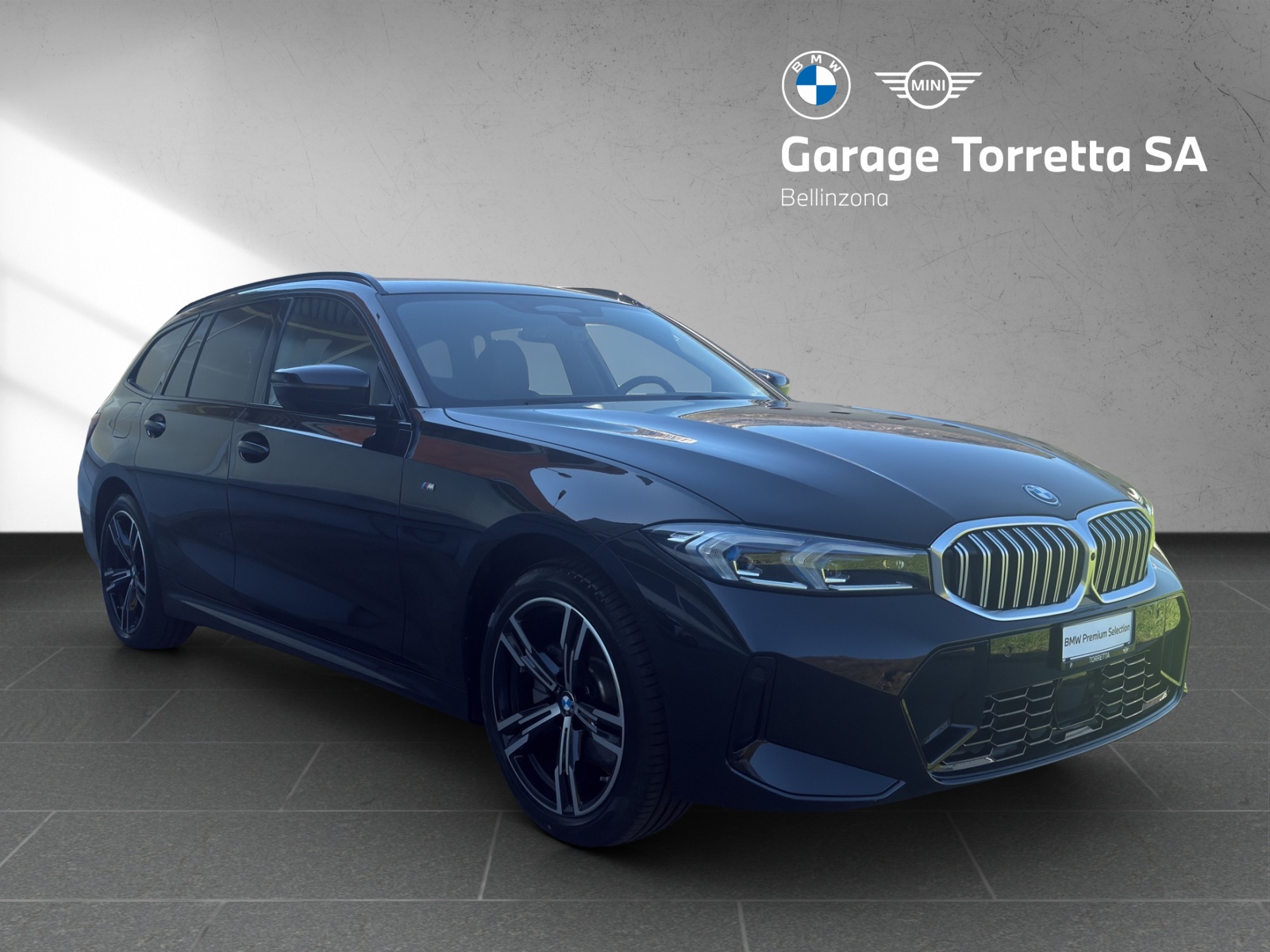 BMW 330e x DriveTouring Steptronic M Sport-image-6