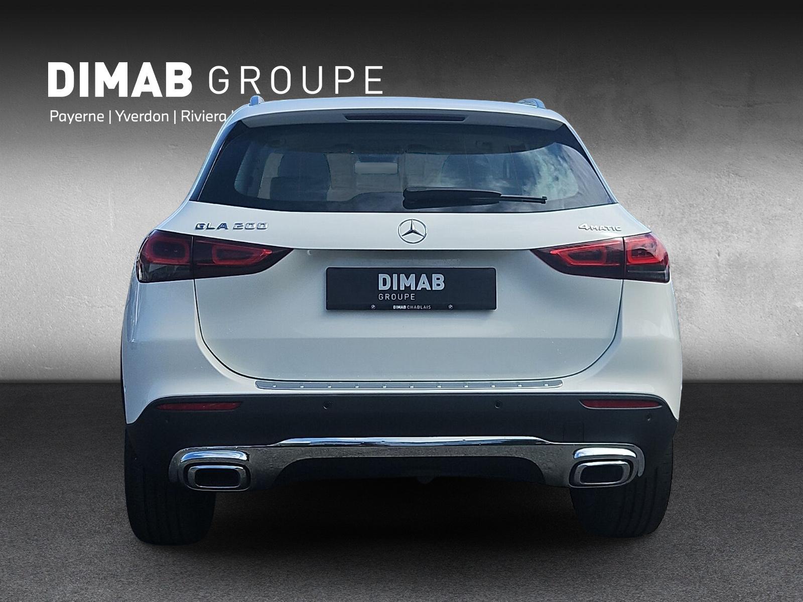 MERCEDES-BENZ GLA 200 Progressive 4matic-image-3