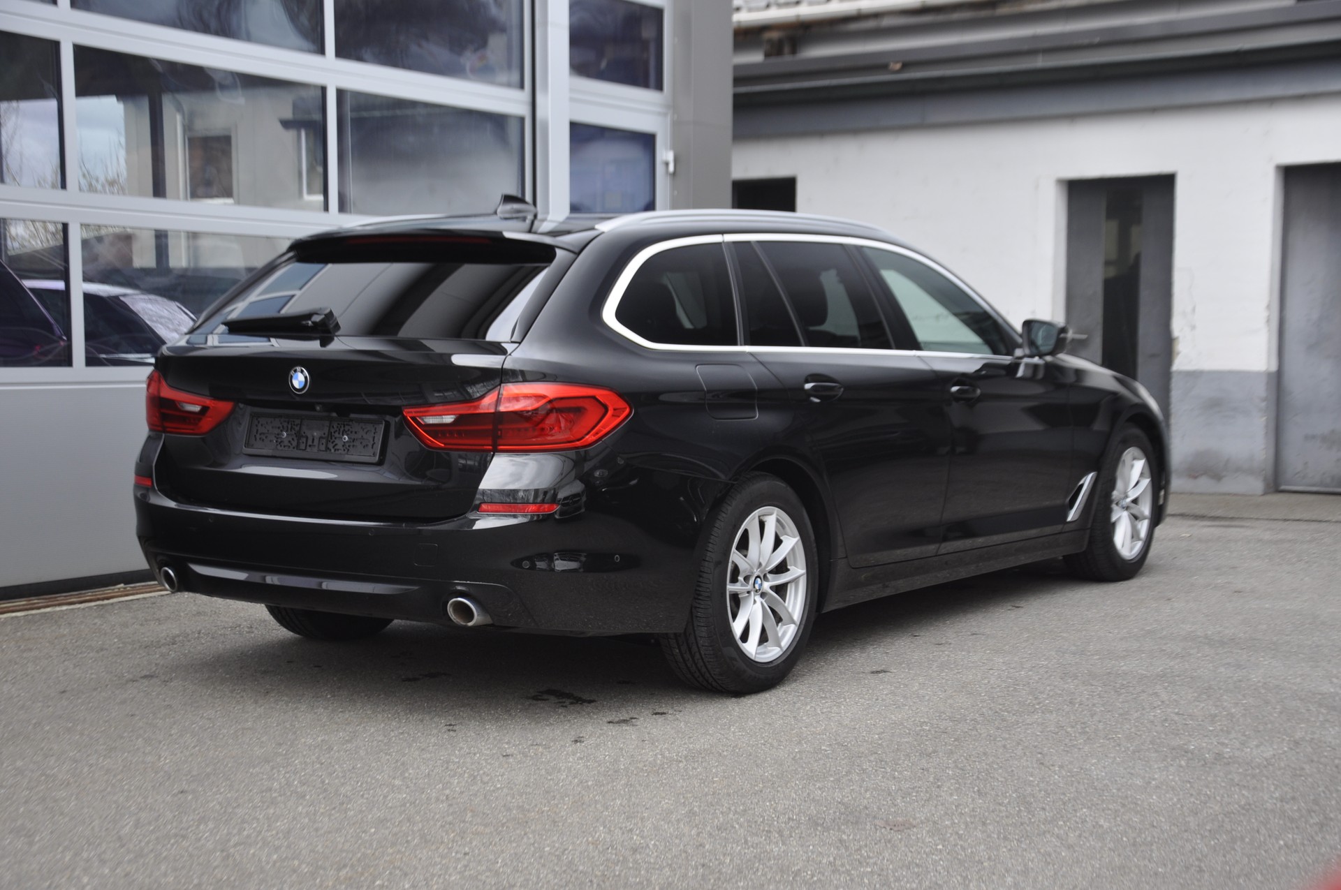 BMW 520d xDrive Touring Steptronic-image-2