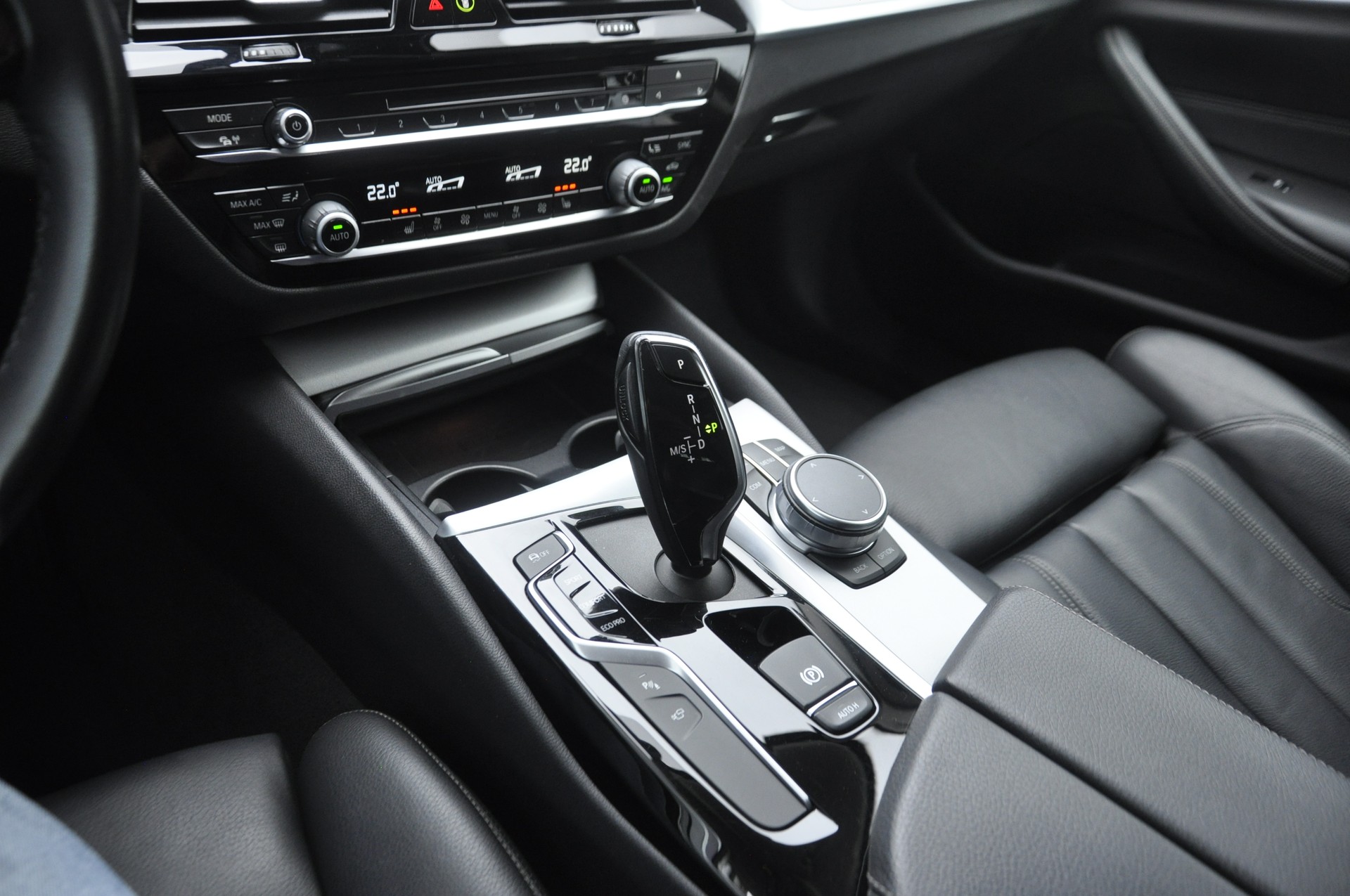 BMW 520d xDrive Touring Steptronic-image-13