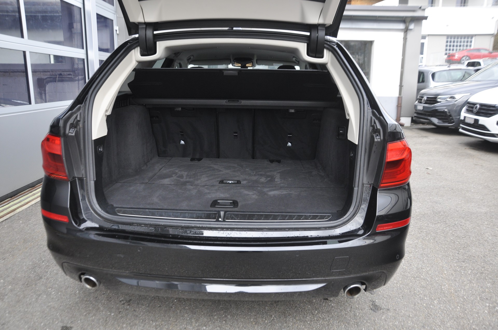 BMW 520d xDrive Touring Steptronic-image-14