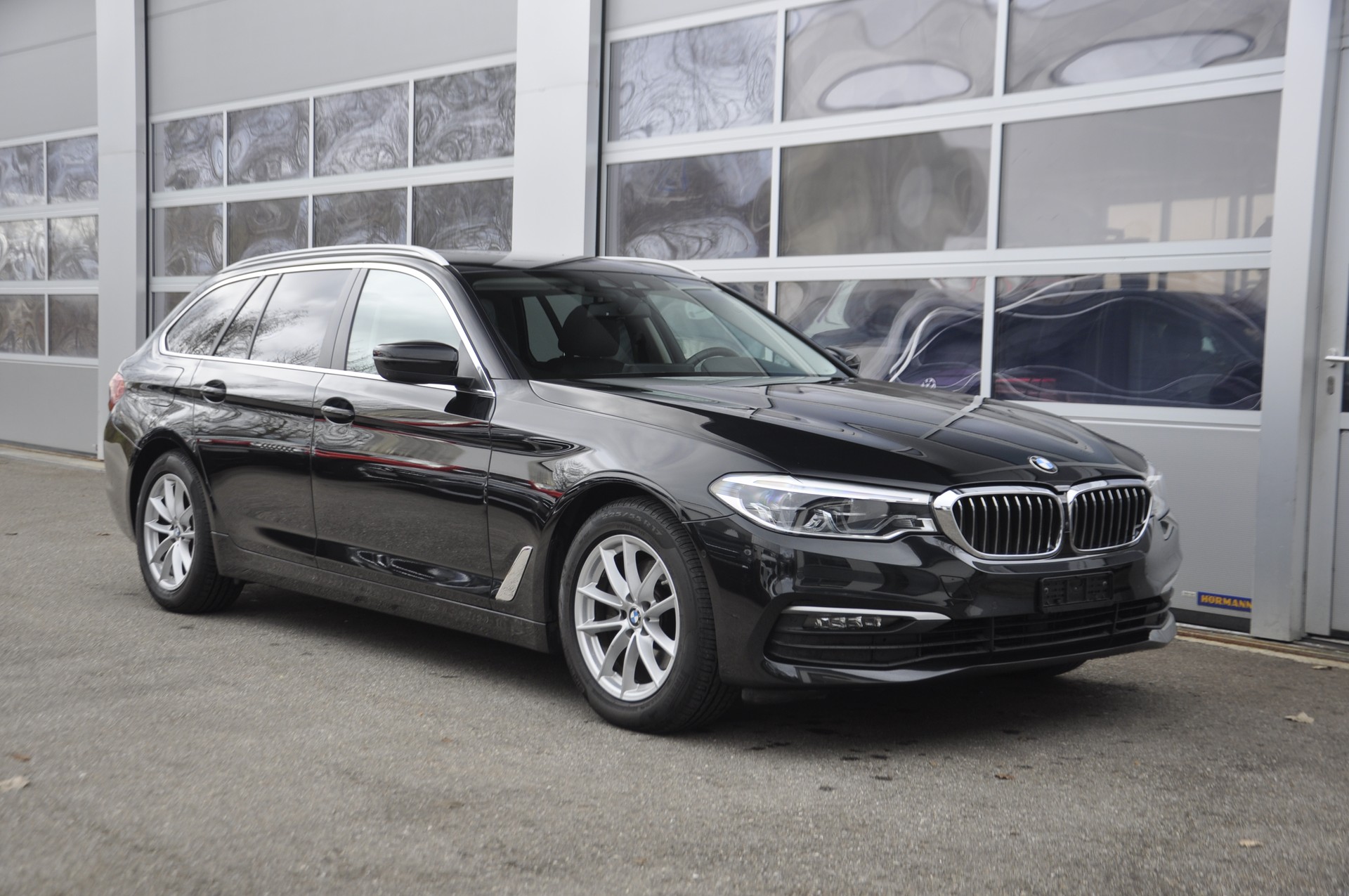BMW 520d xDrive Touring Steptronic-image-0