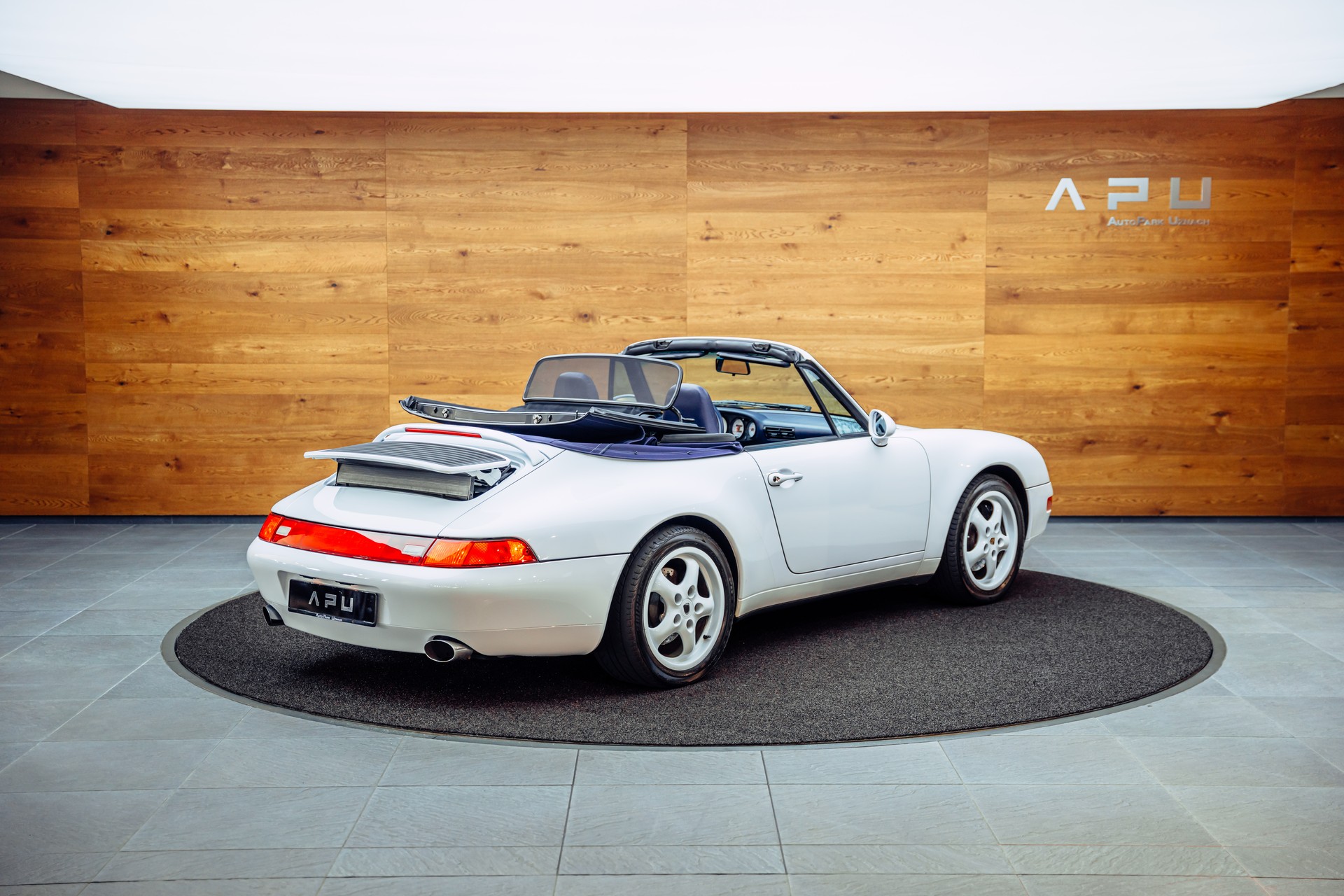 PORSCHE 911 Carrera Cabrio-image-1