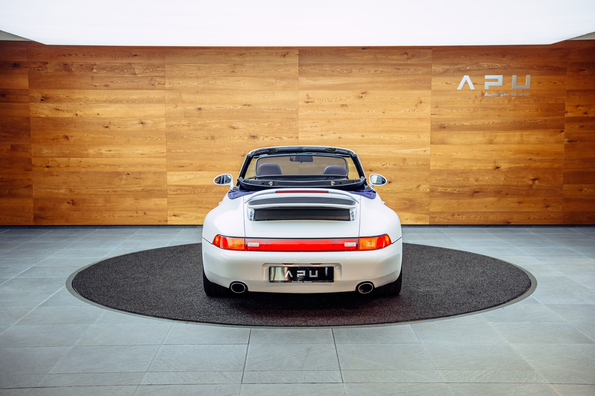 PORSCHE 911 Carrera Cabrio-image-13
