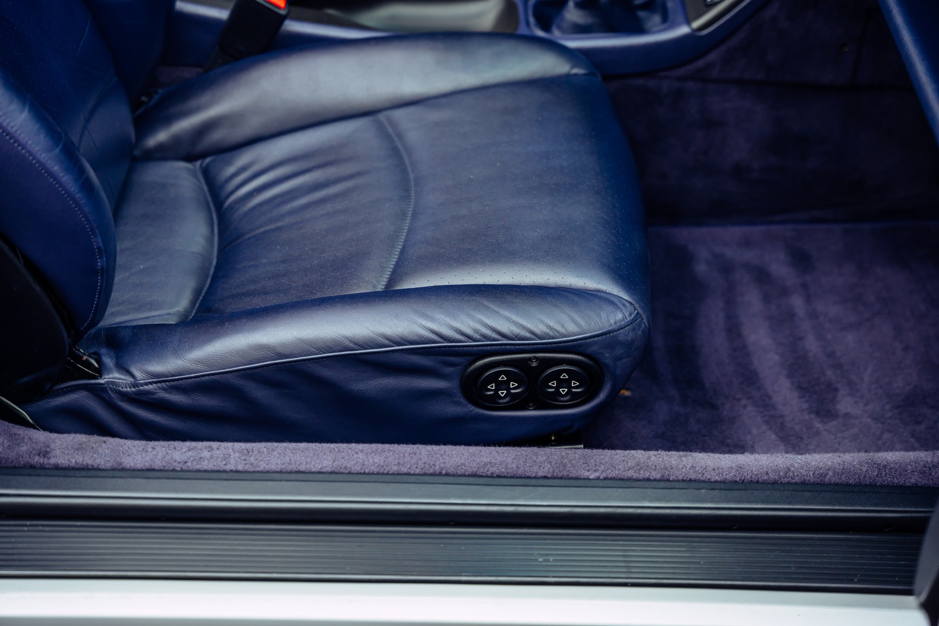 PORSCHE 911 Carrera Cabrio-image-11