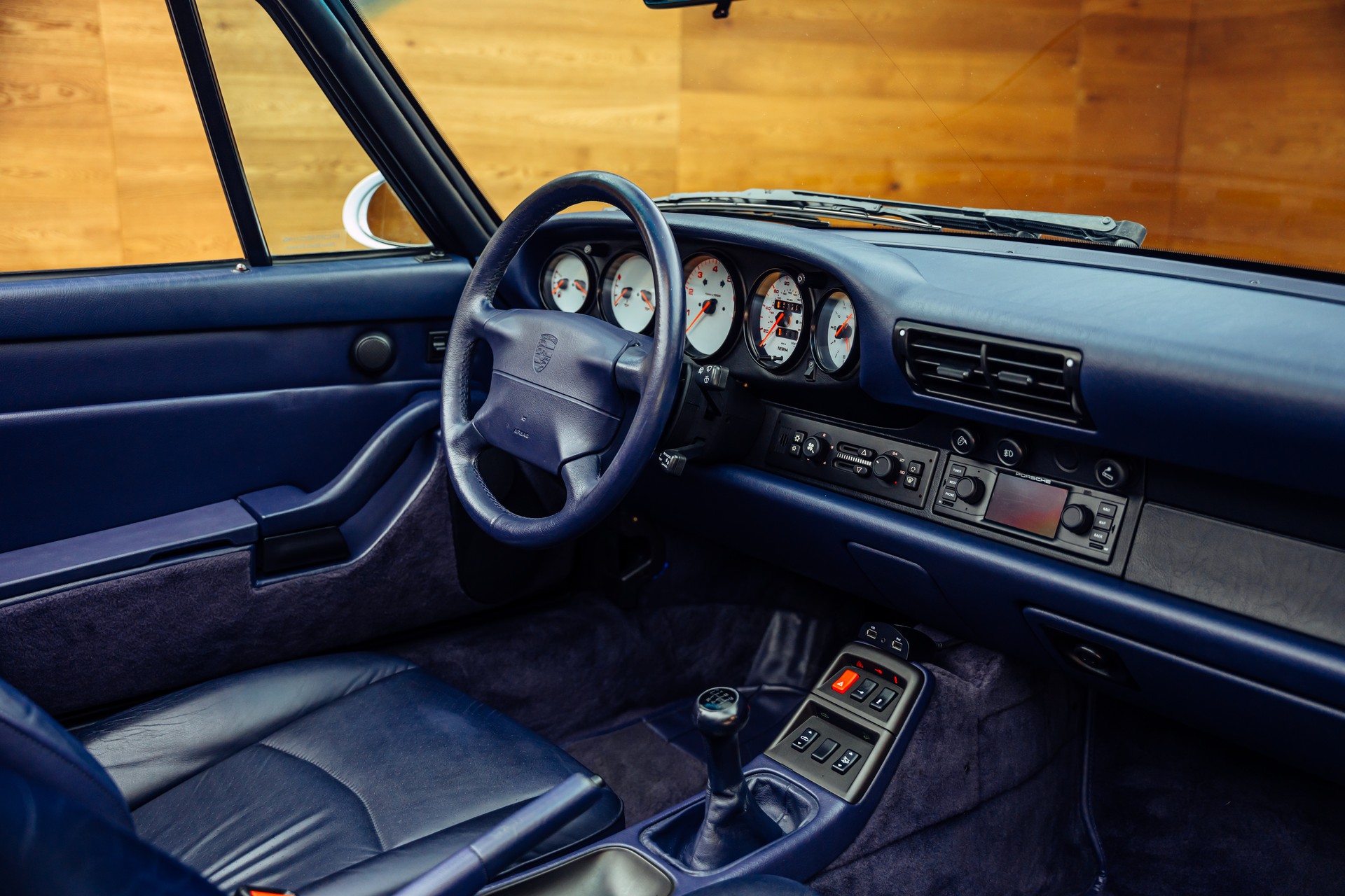 PORSCHE 911 Carrera Cabrio-image-4