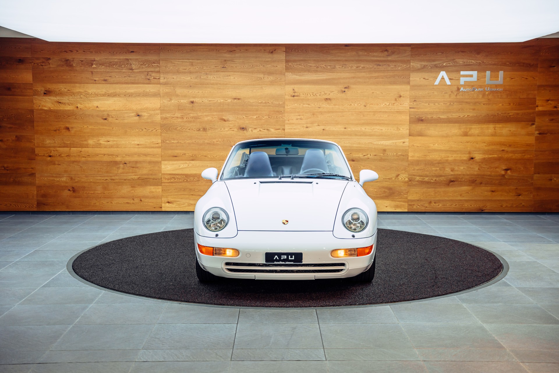 PORSCHE 911 Carrera Cabrio-image-14