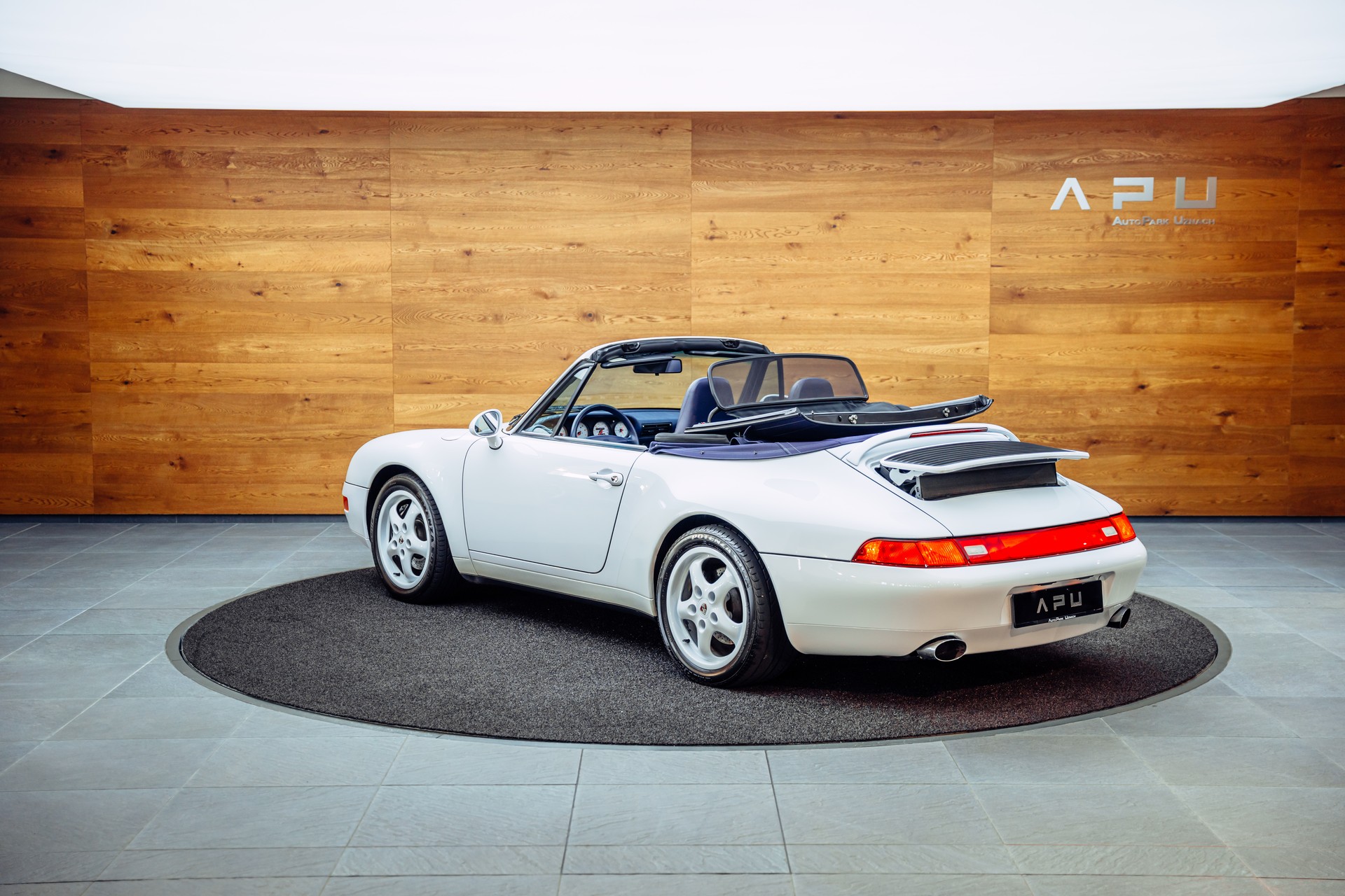 PORSCHE 911 Carrera Cabrio-image-2