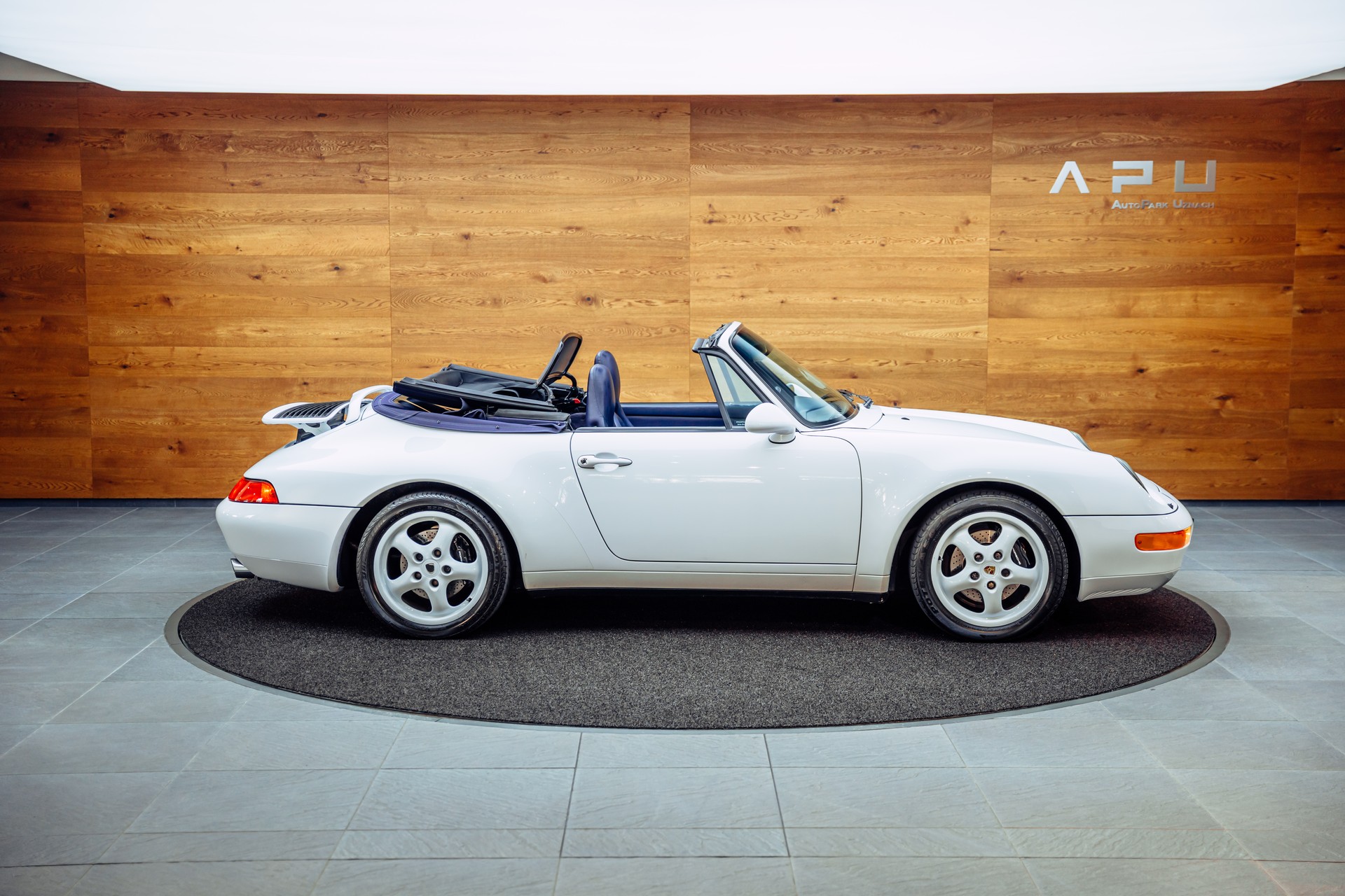 PORSCHE 911 Carrera Cabrio-image-7