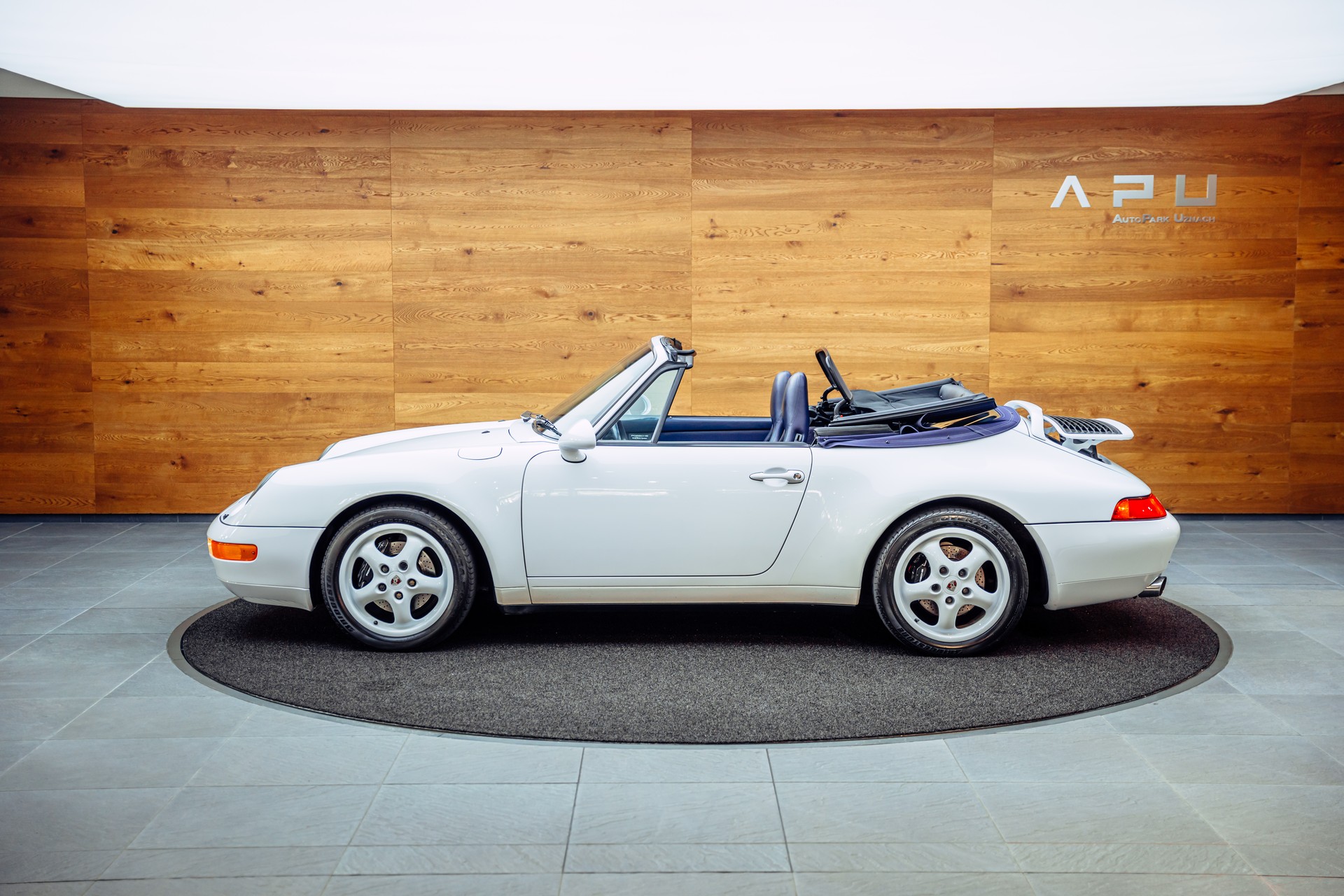 PORSCHE 911 Carrera Cabrio-image-6