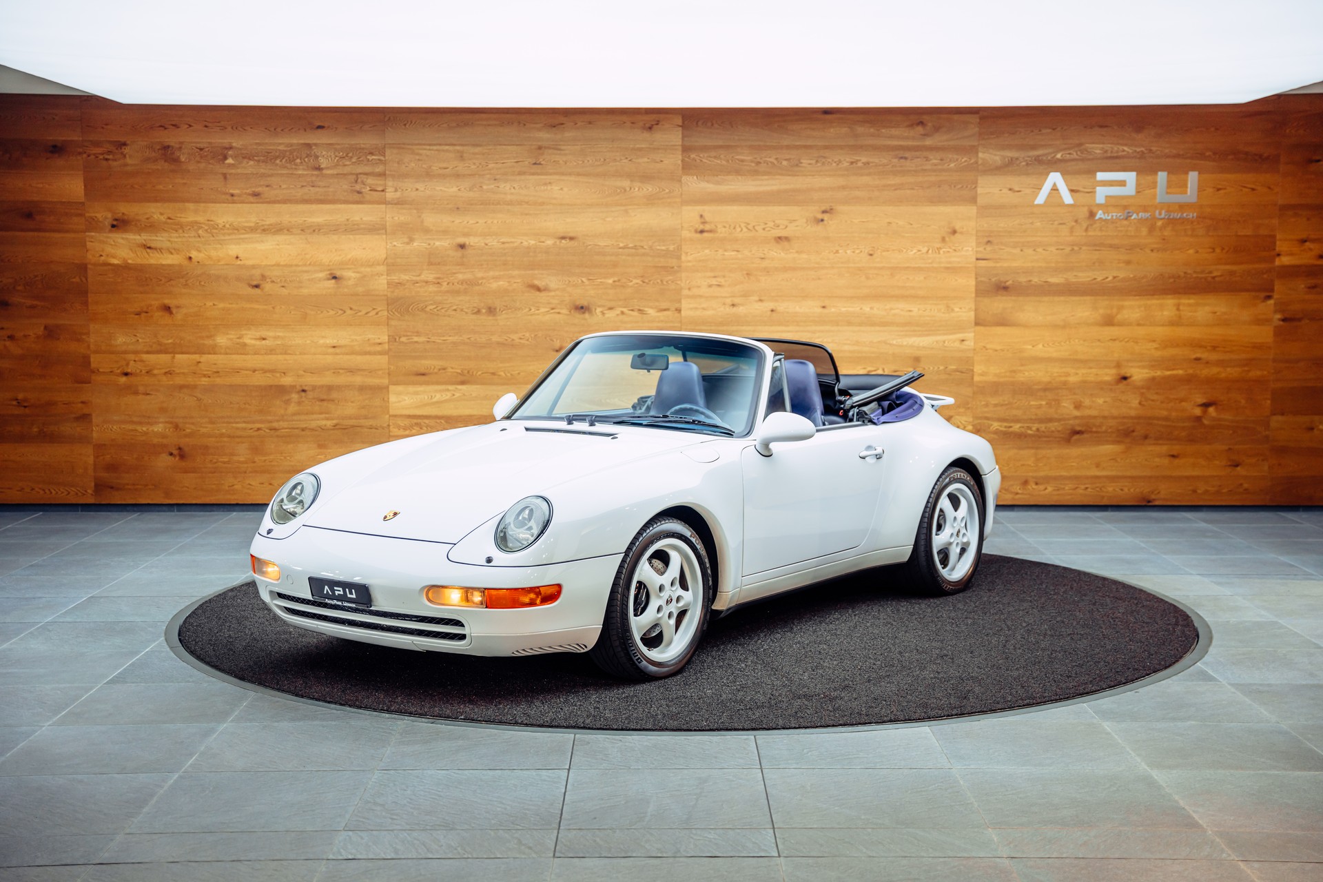 PORSCHE 911 Carrera Cabrio-image-3
