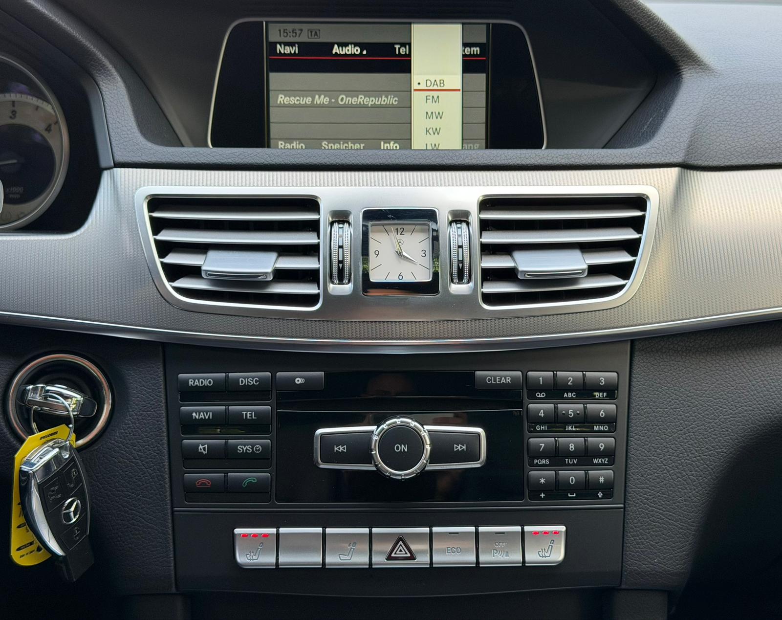 MERCEDES-BENZ E 200 BlueTEC Avantgarde 7G-Tronic-image-22