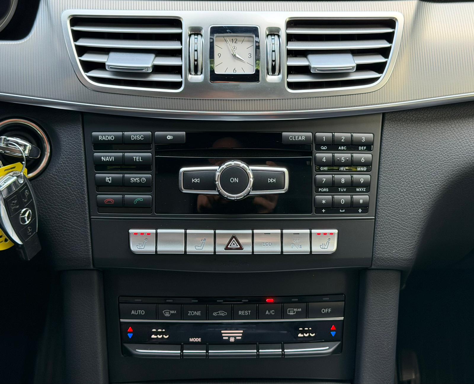 MERCEDES-BENZ E 200 BlueTEC Avantgarde 7G-Tronic-image-23