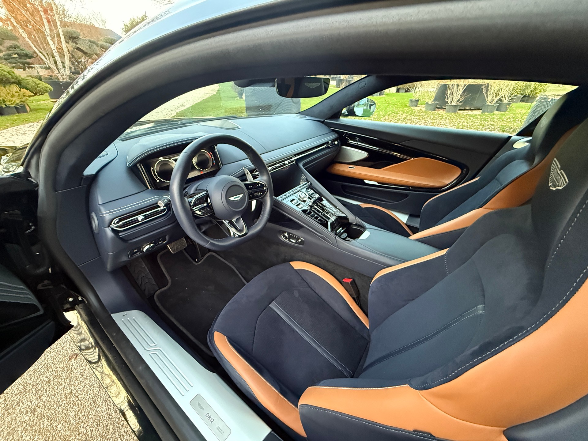 ASTON MARTIN DB12-image-12