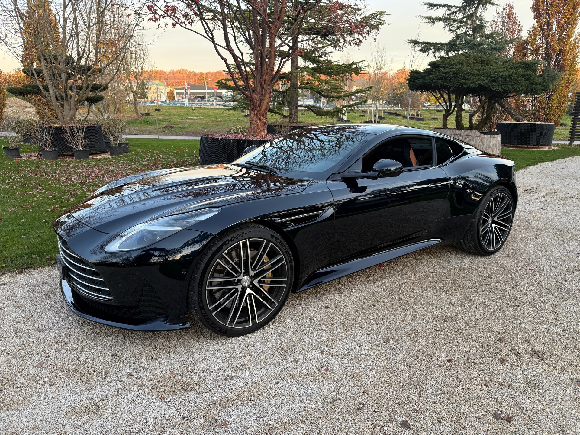 ASTON MARTIN DB12