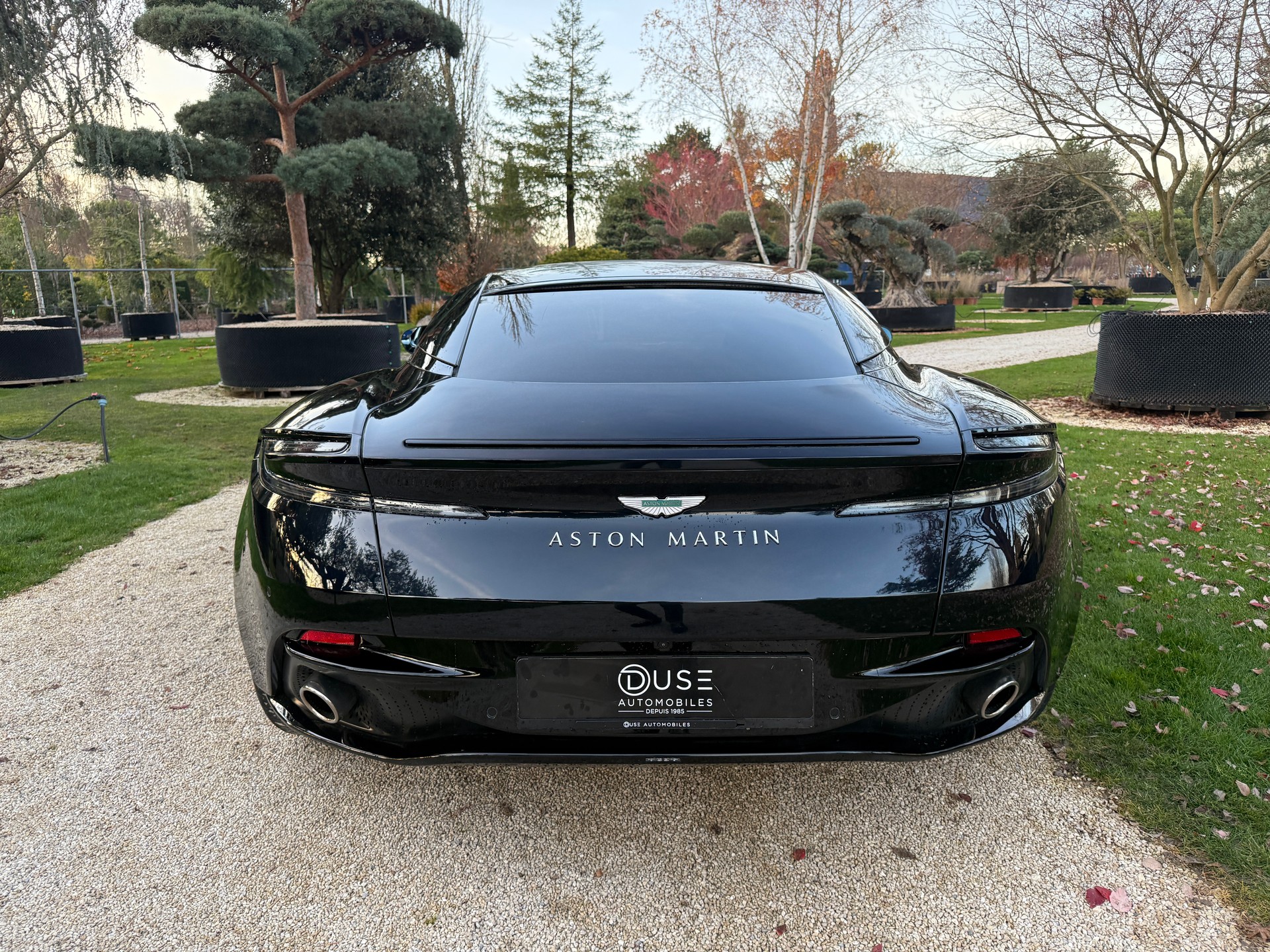 ASTON MARTIN DB12-image-8