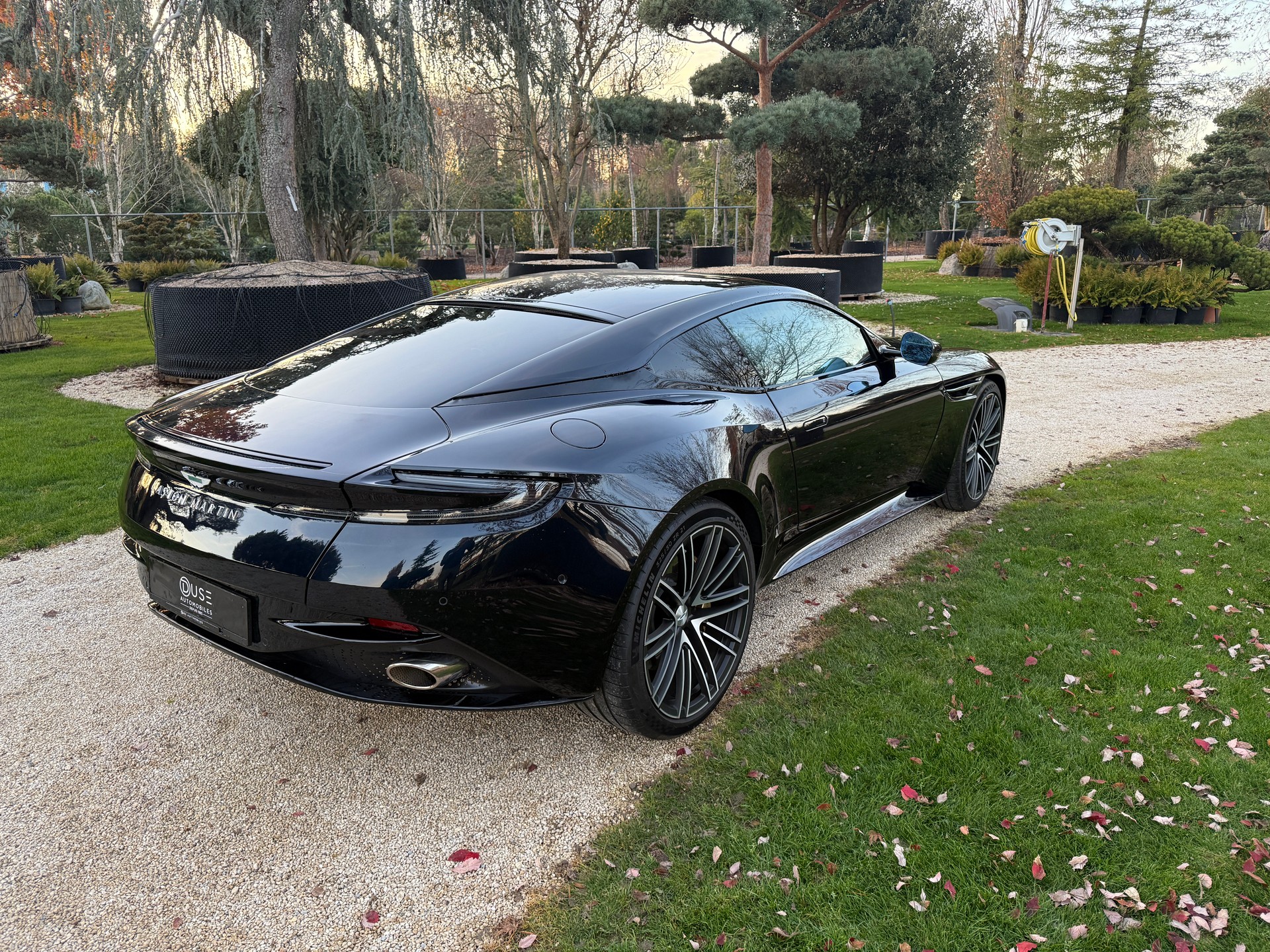 ASTON MARTIN DB12-image-5