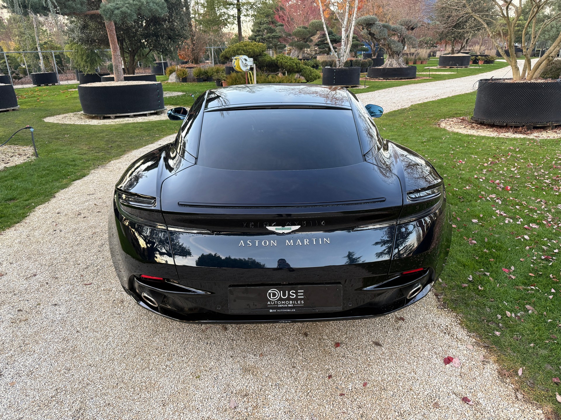 ASTON MARTIN DB12-image-7