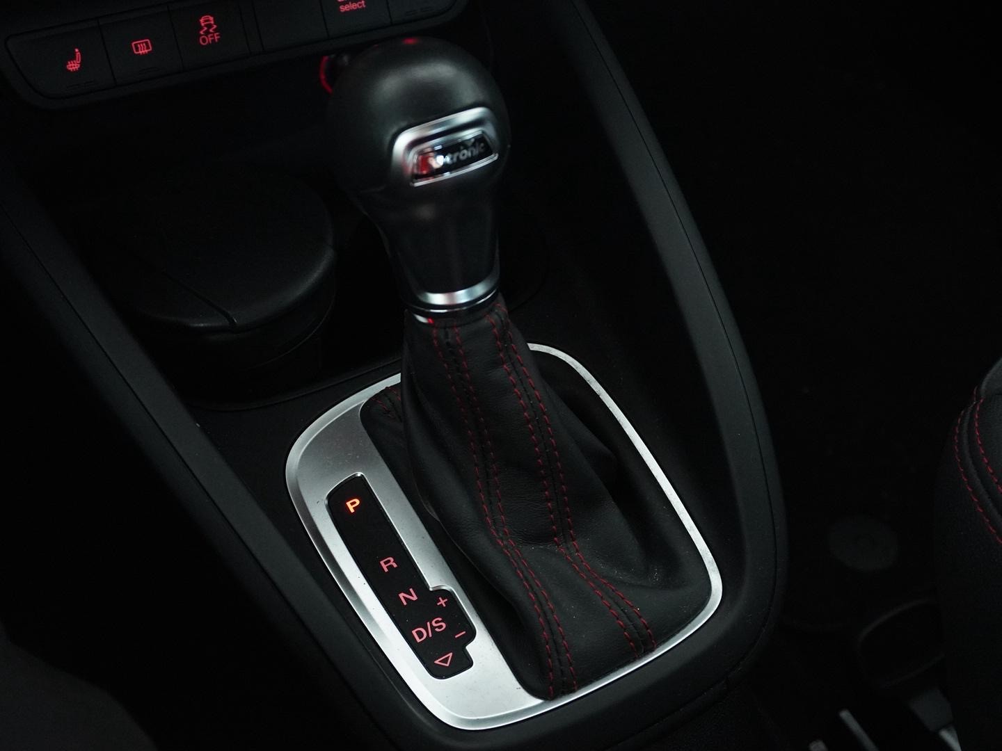 AUDI A1 1.8 TFSI Sport S-tronic-image-8