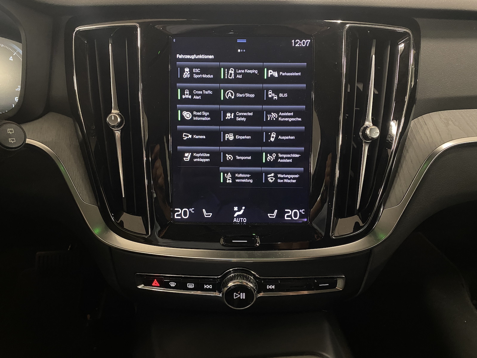 VOLVO V60 2.0 B4 Inscription-image-11