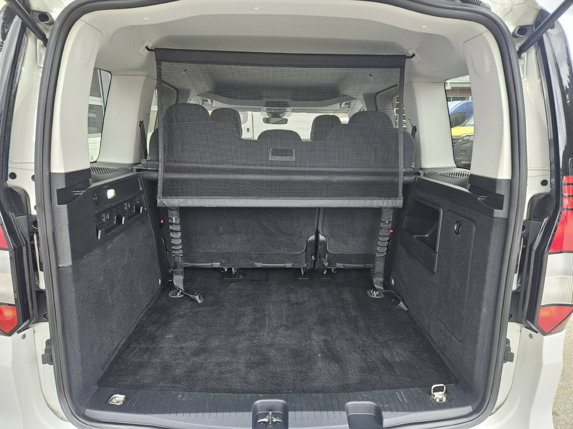 VW Caddy 2.0 TDI 122 Liberty DSG * 5- Plätzer *-image-16