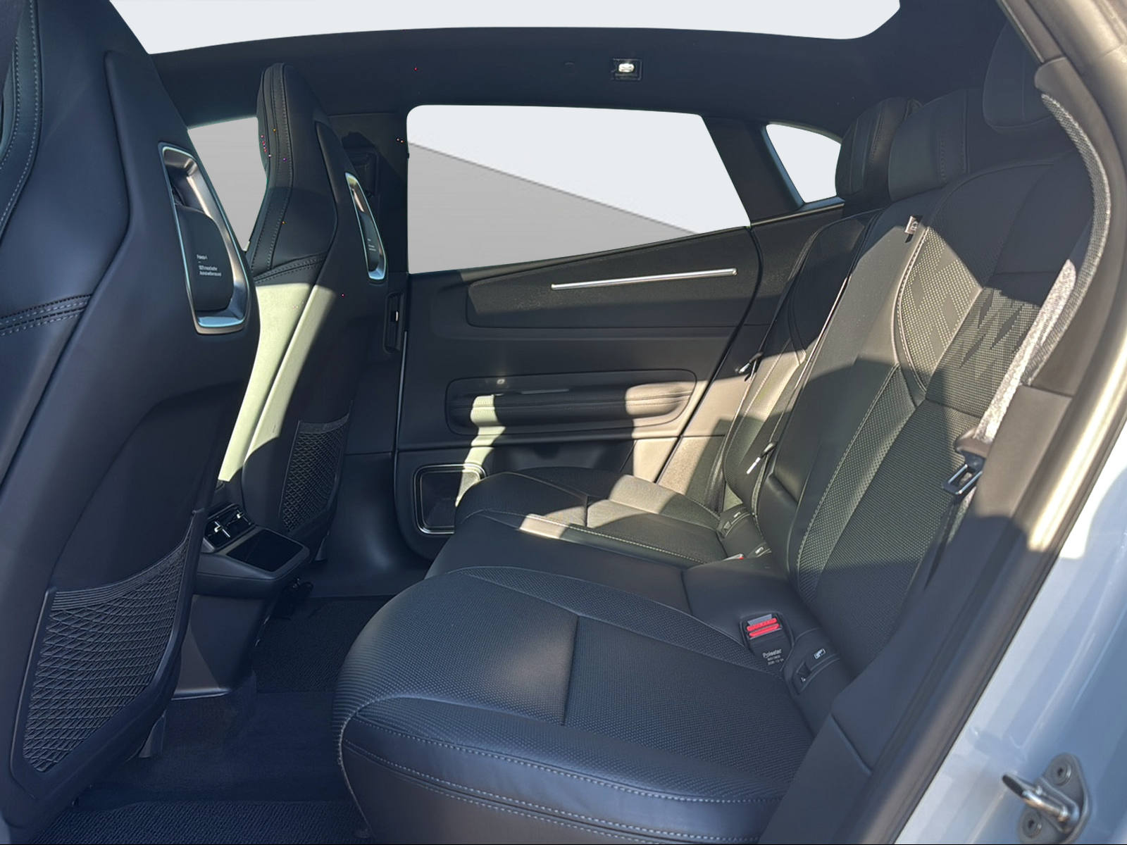 POLESTAR 4 Long Range Dual Motor-image-13