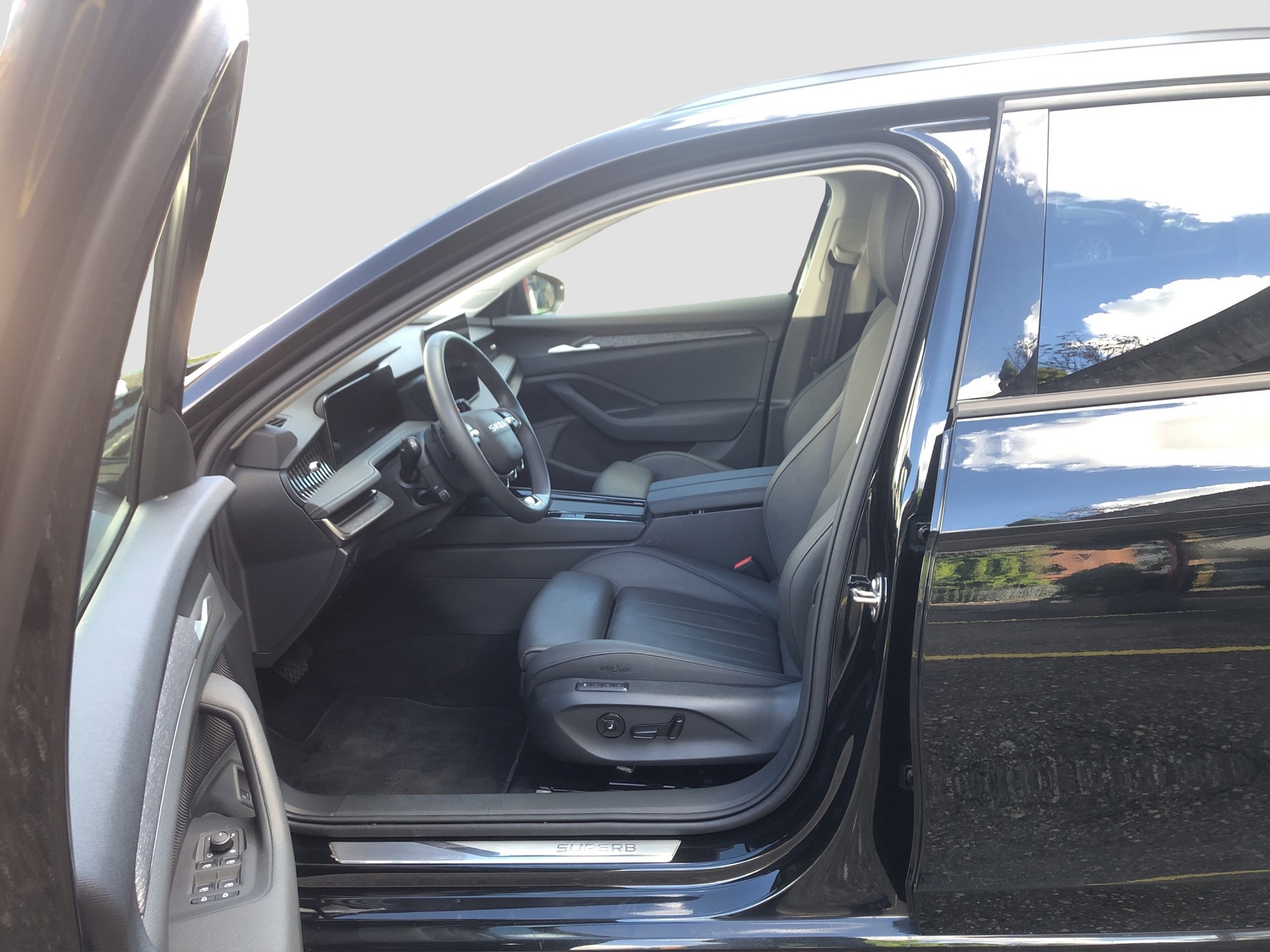 SKODA Superb Combi 1.5 TSI PHEV Selection DSG-image-8