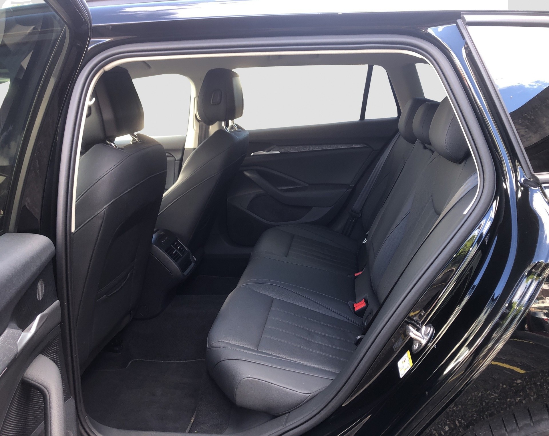 SKODA Superb Combi 1.5 TSI PHEV Selection DSG-image-10