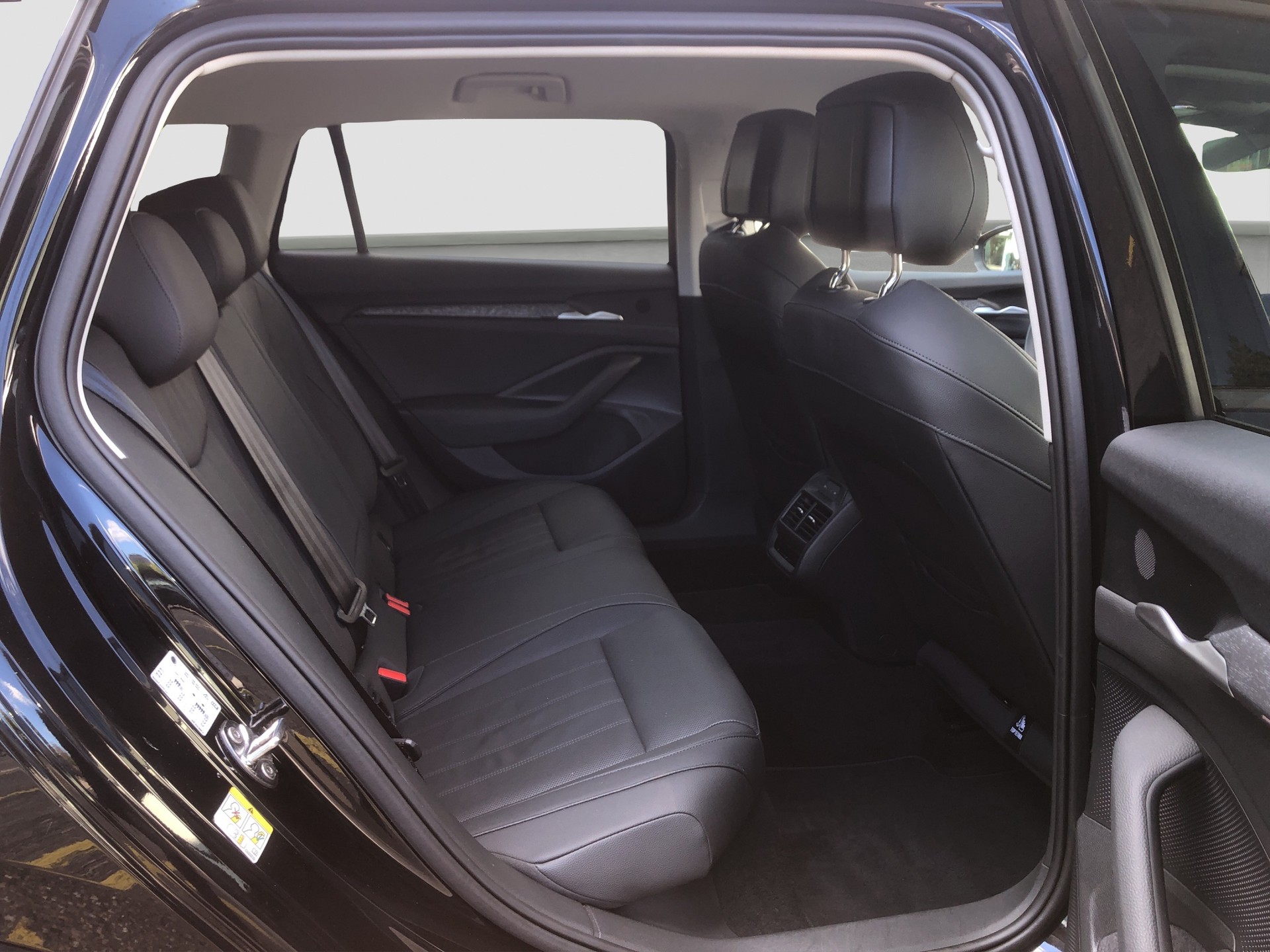 SKODA Superb Combi 1.5 TSI PHEV Selection DSG-image-12