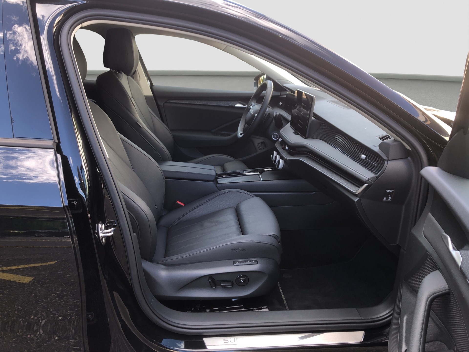 SKODA Superb Combi 1.5 TSI PHEV Selection DSG-image-11