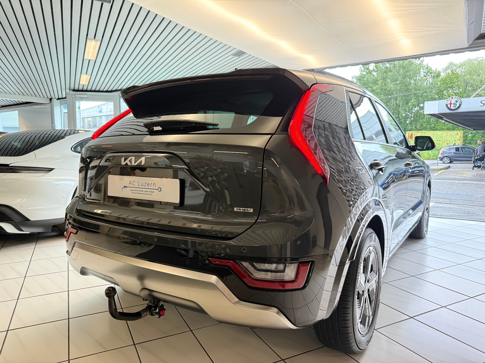 KIA Niro 1.6GDi Plug-in Hybrid Style DCT-image-4