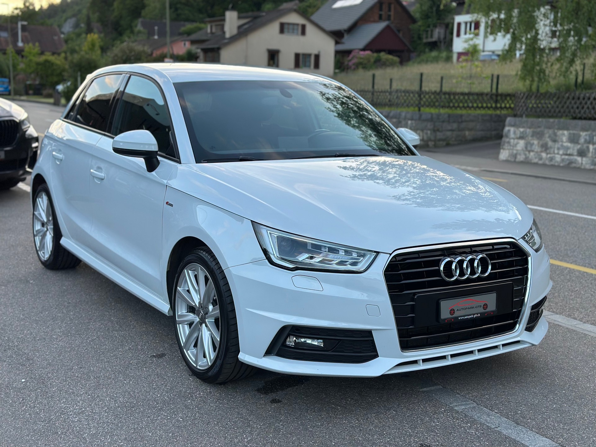 AUDI A1 Sportback 1.0 TFSI Sport-showroom-element-1