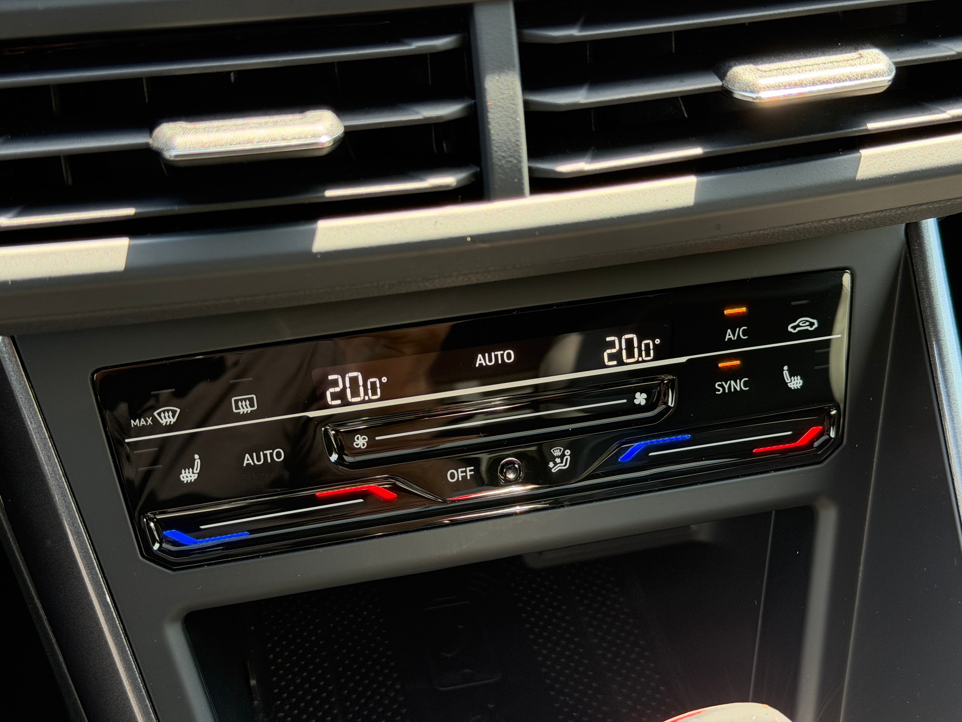 VW Polo 2.0 TSI GTI DSG-image-15