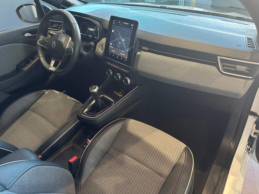 RENAULT Clio 1.0 Techno-image-12