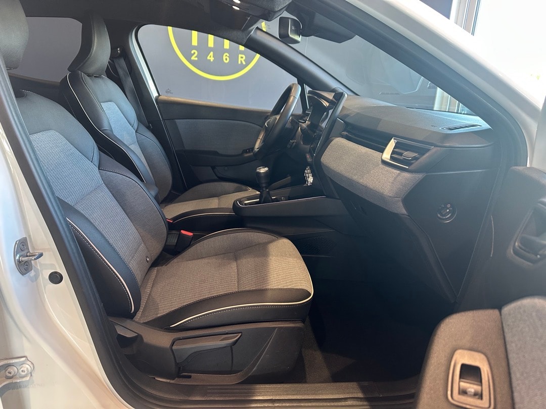 RENAULT Clio 1.0 Techno-image-13