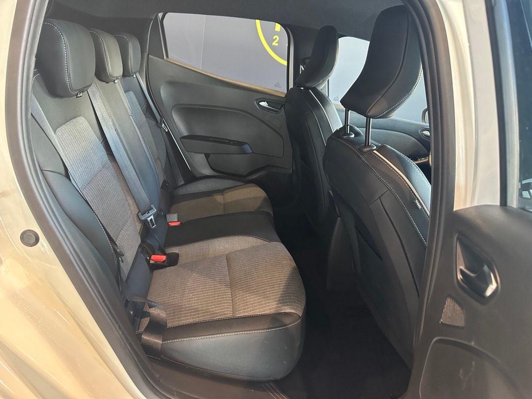 RENAULT Clio 1.0 Techno-image-18