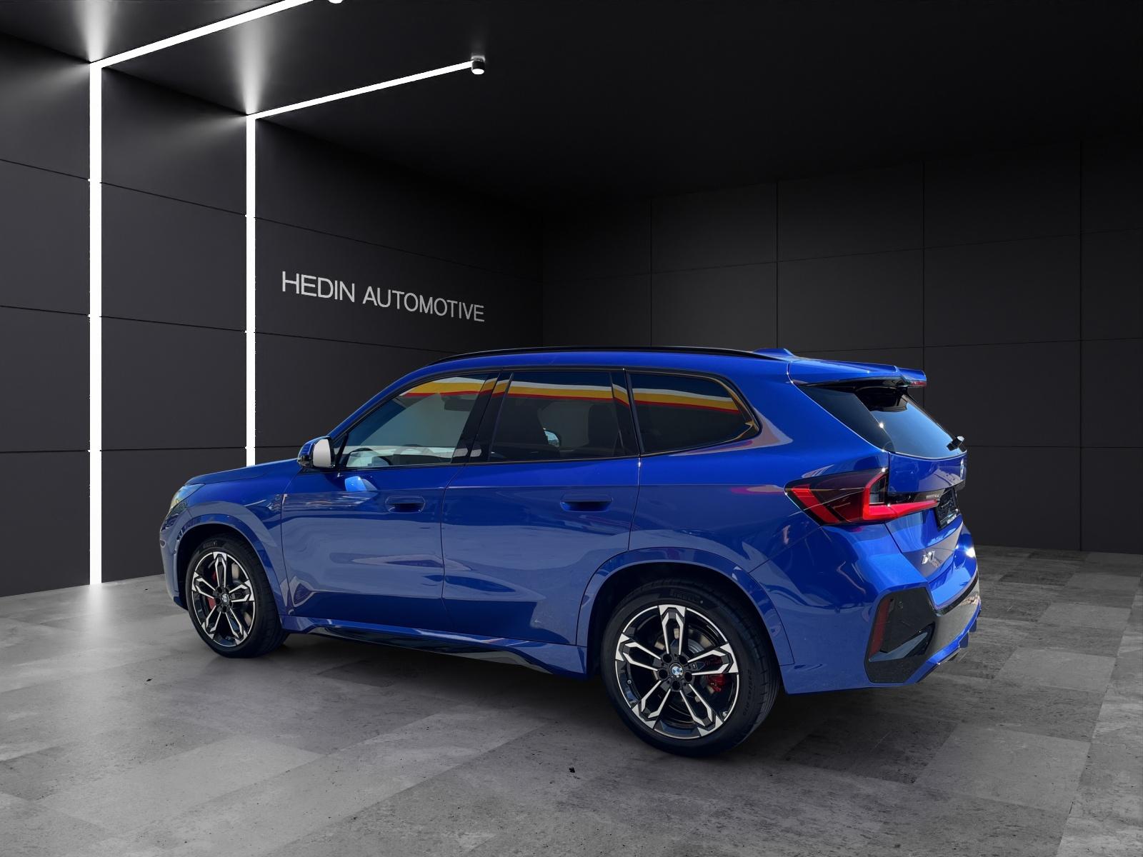 BMW iX1 30 xDrive-showroom-element-2