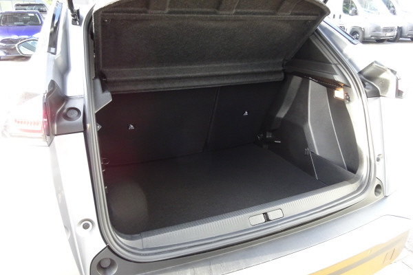 PEUGEOT 2008 1.2 145 MHEV Allure-image-10