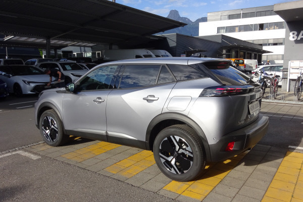 PEUGEOT 2008 1.2 145 MHEV Allure-image-3