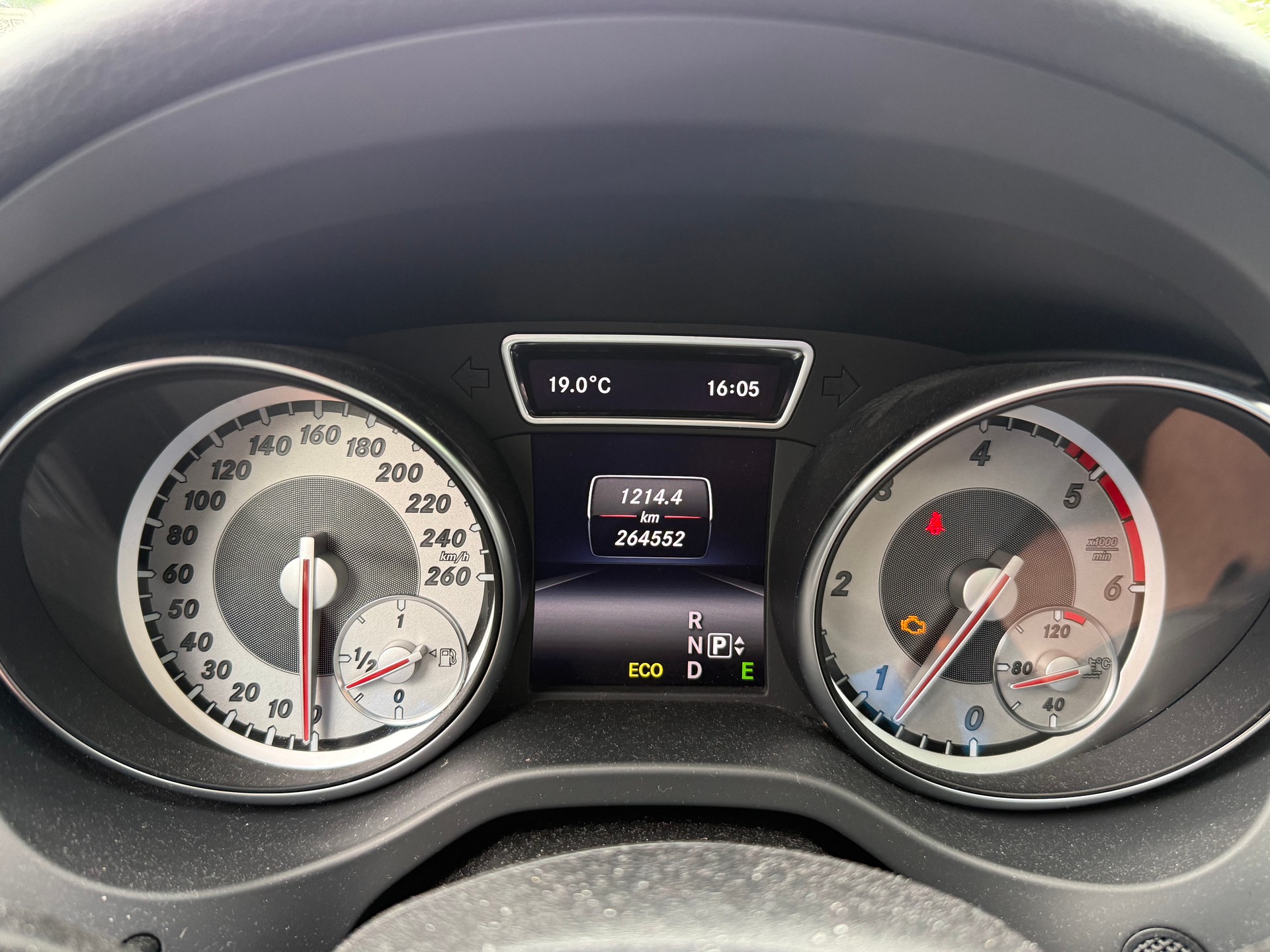 MERCEDES-BENZ CLA 220 CDI AMG Line 7G-DCT-image-9