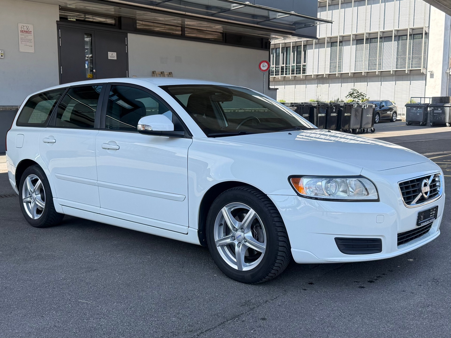 VOLVO V50 D2 Kinetic-image-0