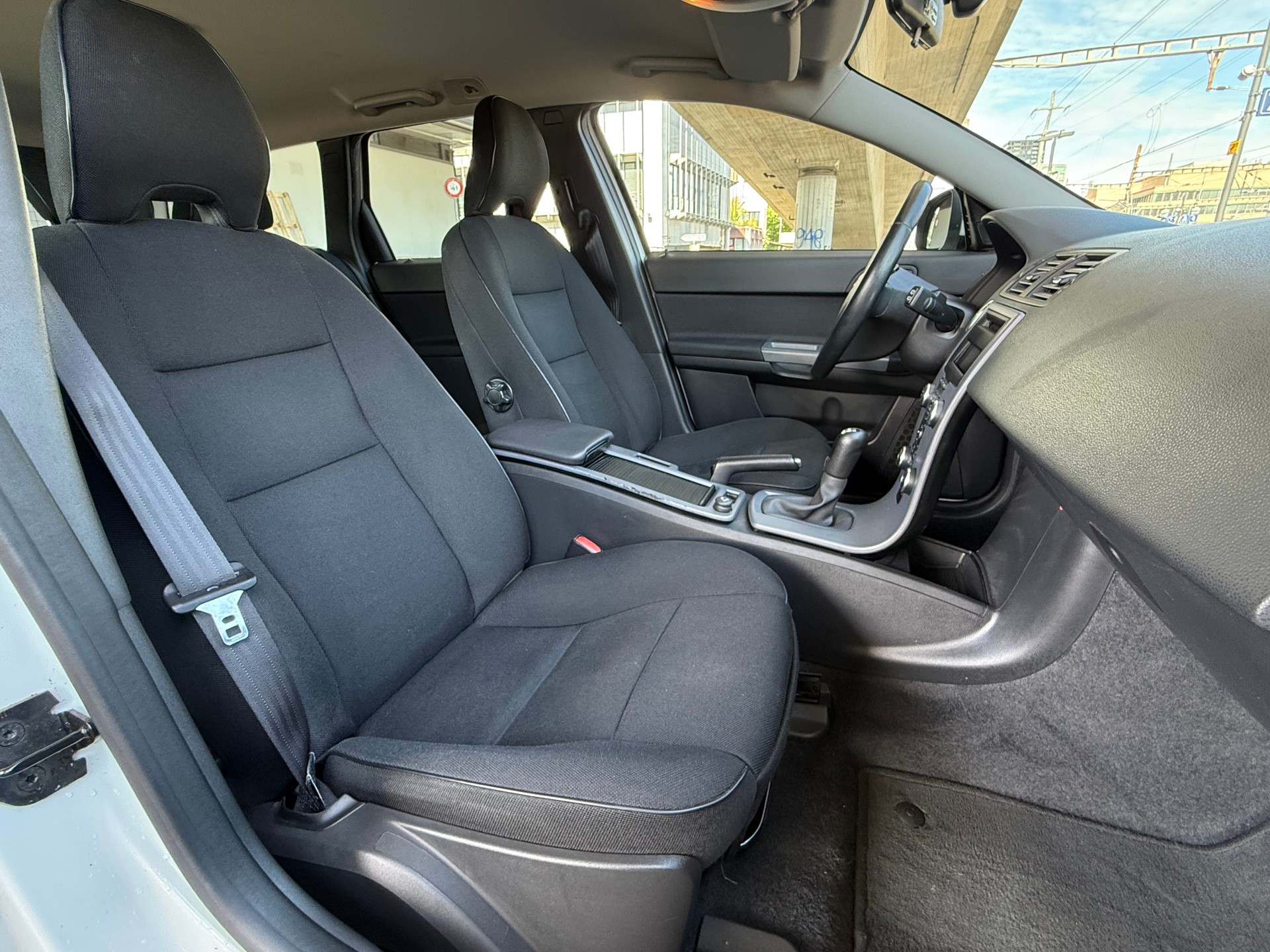 VOLVO V50 D2 Kinetic-image-12