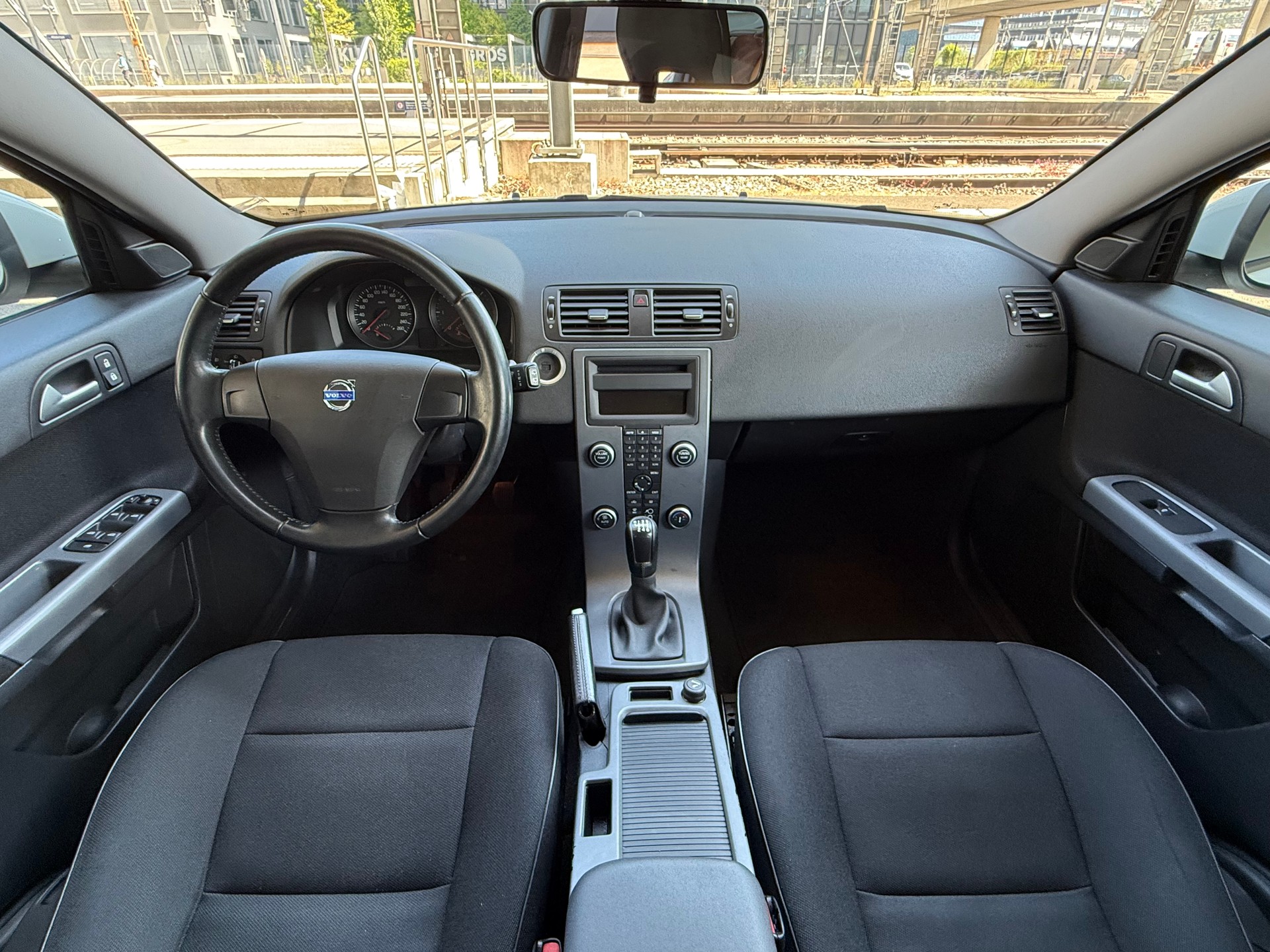 VOLVO V50 D2 Kinetic-image-9