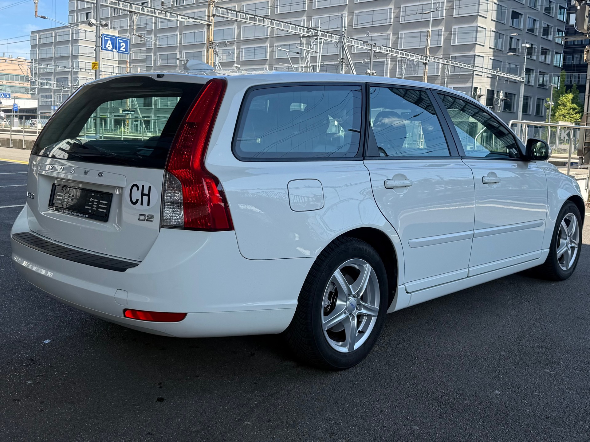VOLVO V50 D2 Kinetic-image-5
