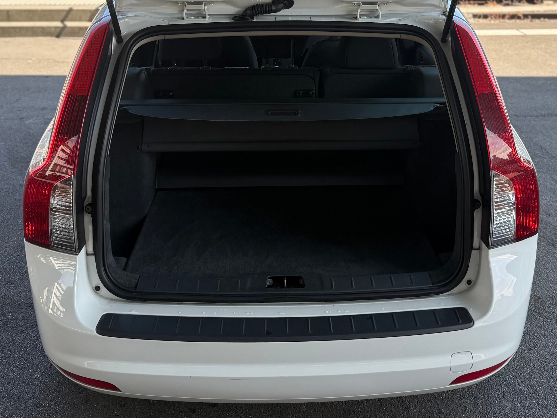 VOLVO V50 D2 Kinetic-image-8