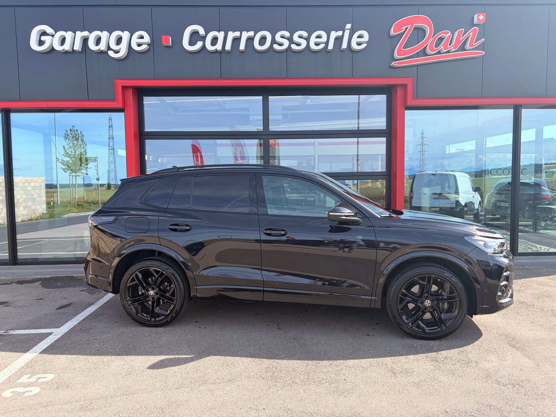 VW Tiguan 2.0 TDI SCR R-Line 4Motion DSG-image-0