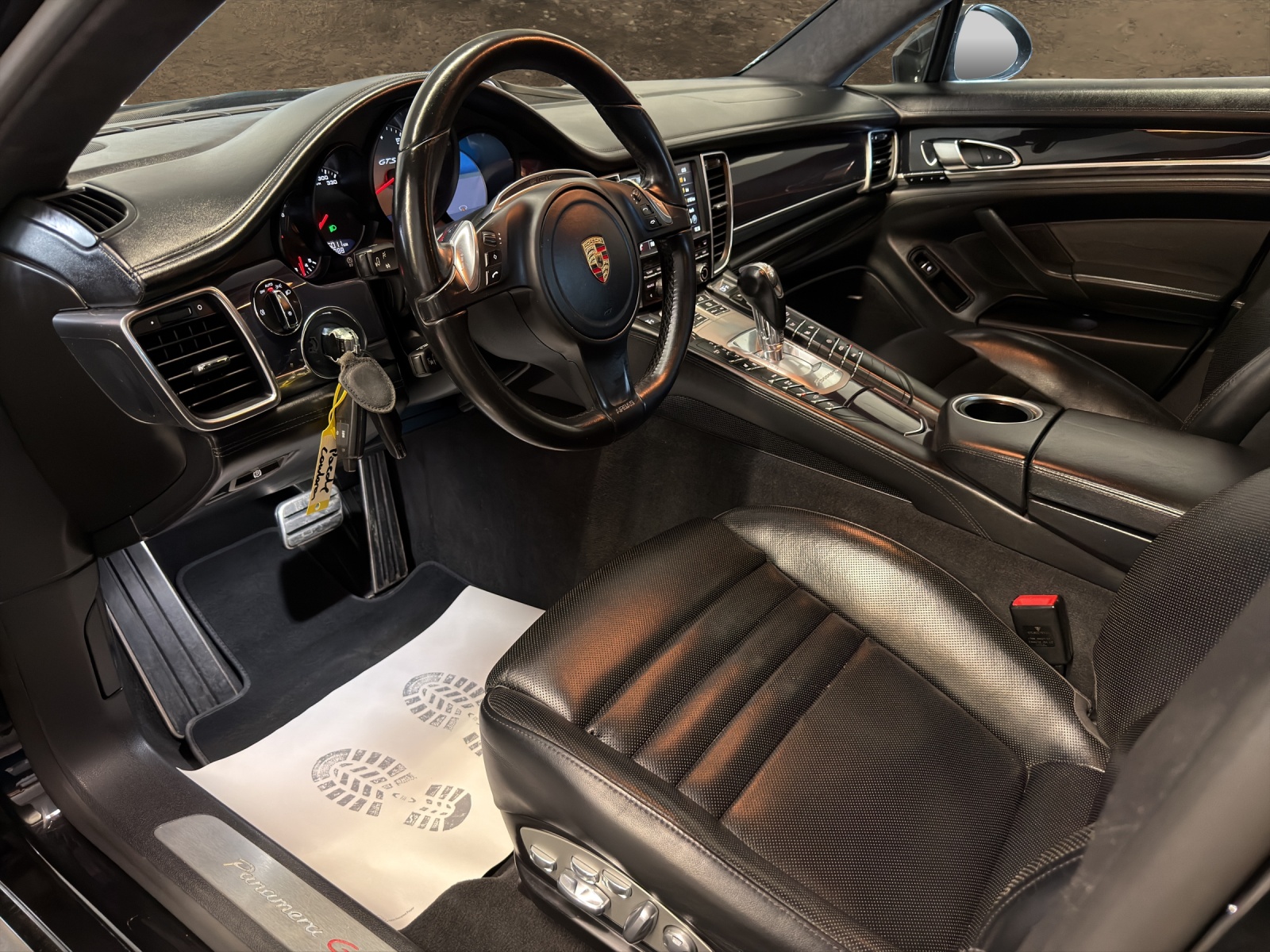 PORSCHE Panamera GTS 4.8 PDK-image-6