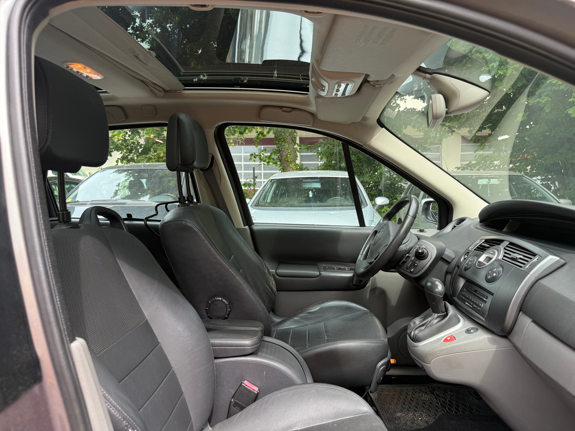 RENAULT Grand Scénic 2.0 16V Authentique Confort-image-6